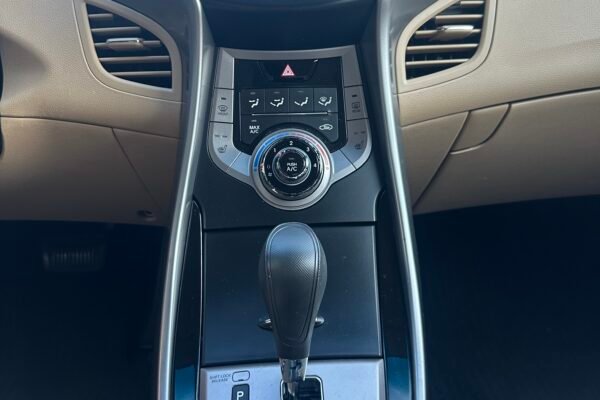 2013 Hyundai ELANTRA - Foto 11